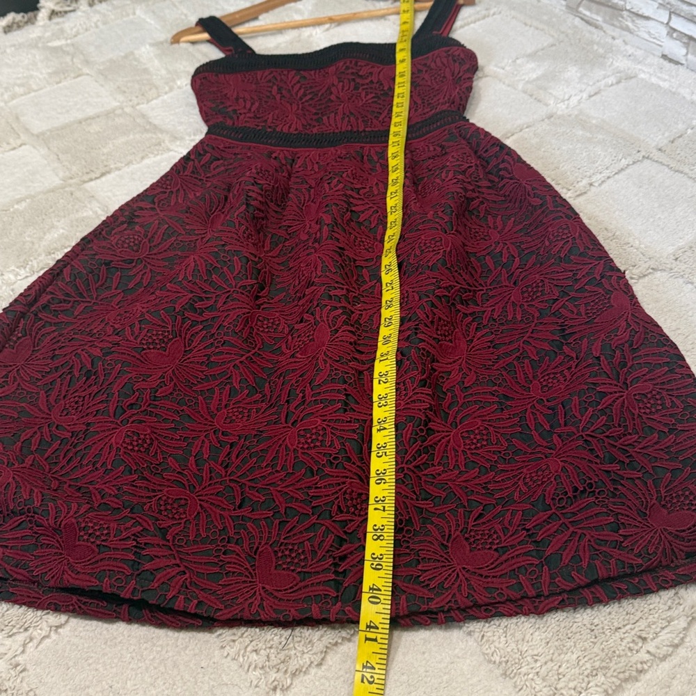 JARIYA Medium CROCHET BACKLESS DRESSS - Picture 9 of 13